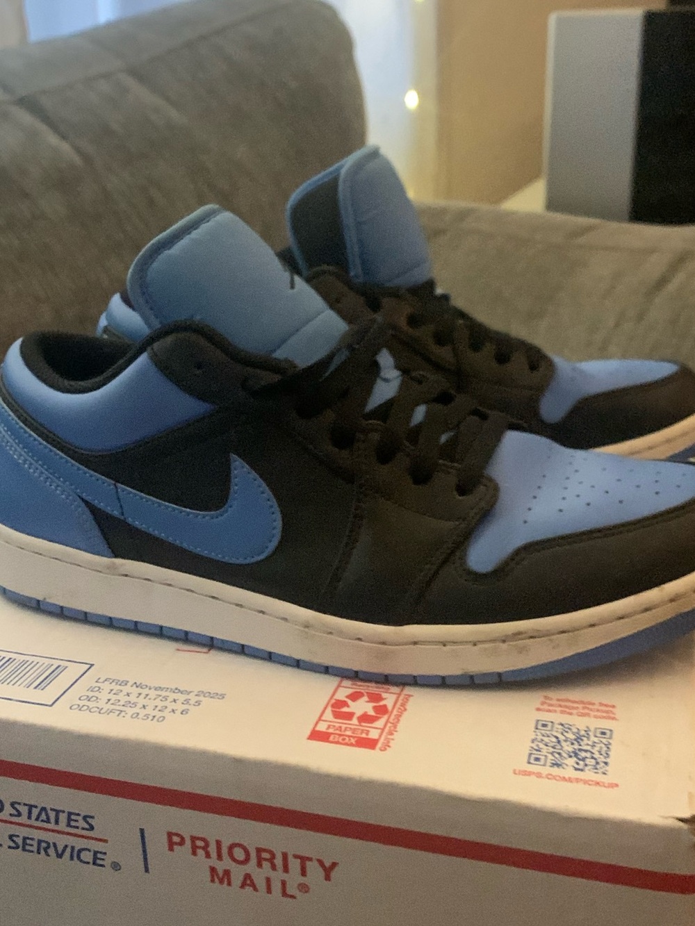 Jordan 1 low Black University Blue